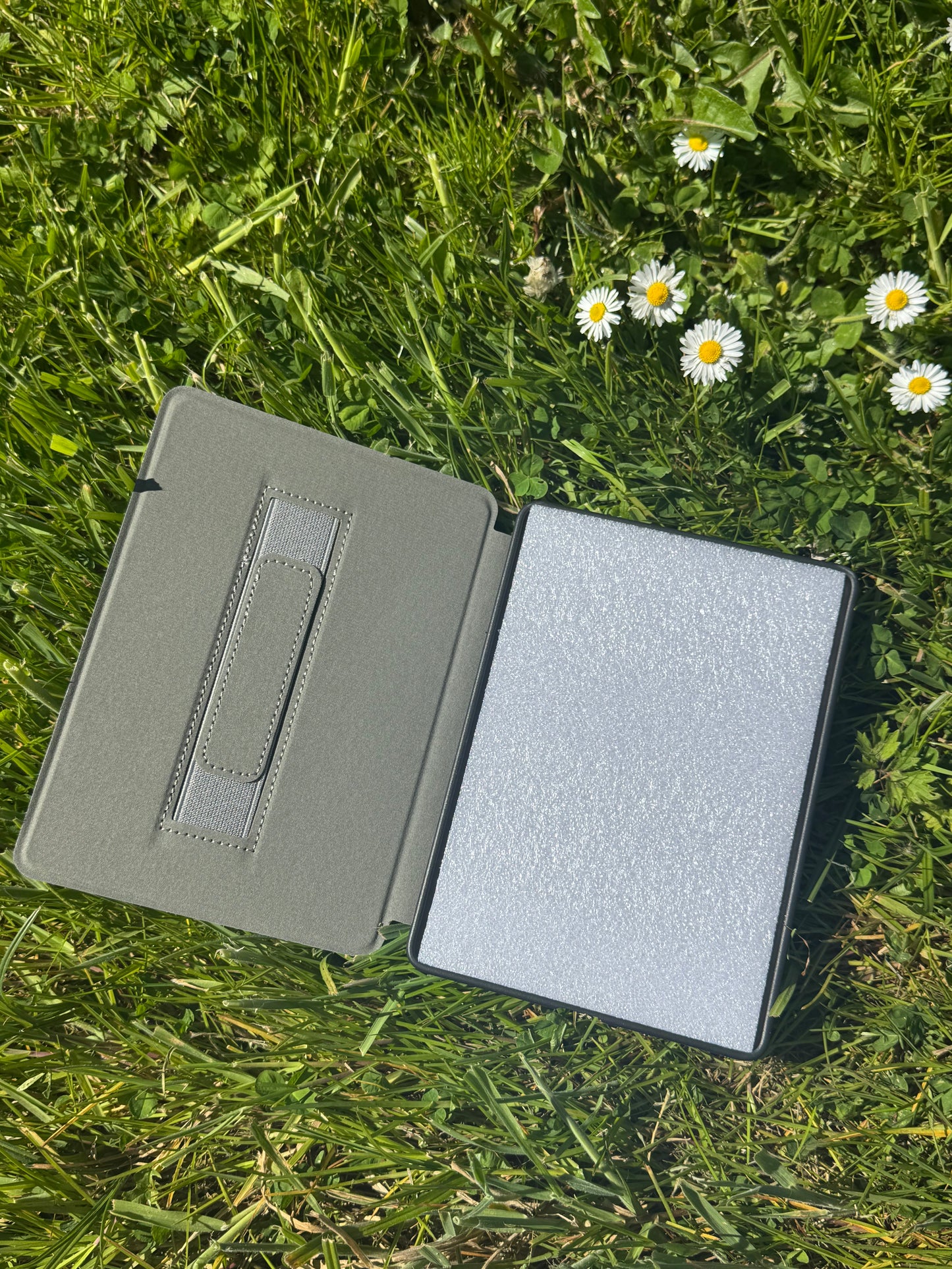 Off-White Multi Coloured Floral Kindle Case