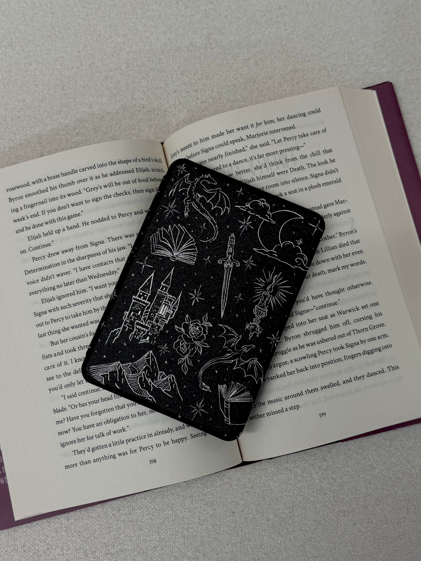 Fantasy / Dark Academia Kindle Case